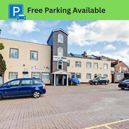 Oyo Bostons Manor Hotel, Hanwell London Greenford  Buitenkant foto