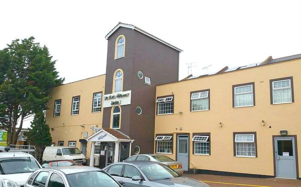 Oyo Bostons Manor Hotel, Hanwell London Greenford  Buitenkant foto