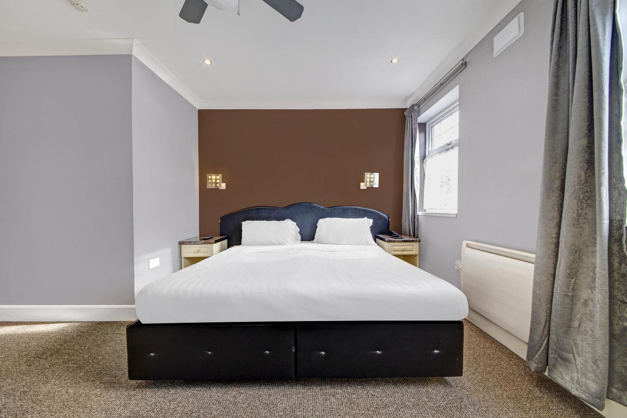 Oyo Bostons Manor Hotel, Hanwell London Greenford  Buitenkant foto