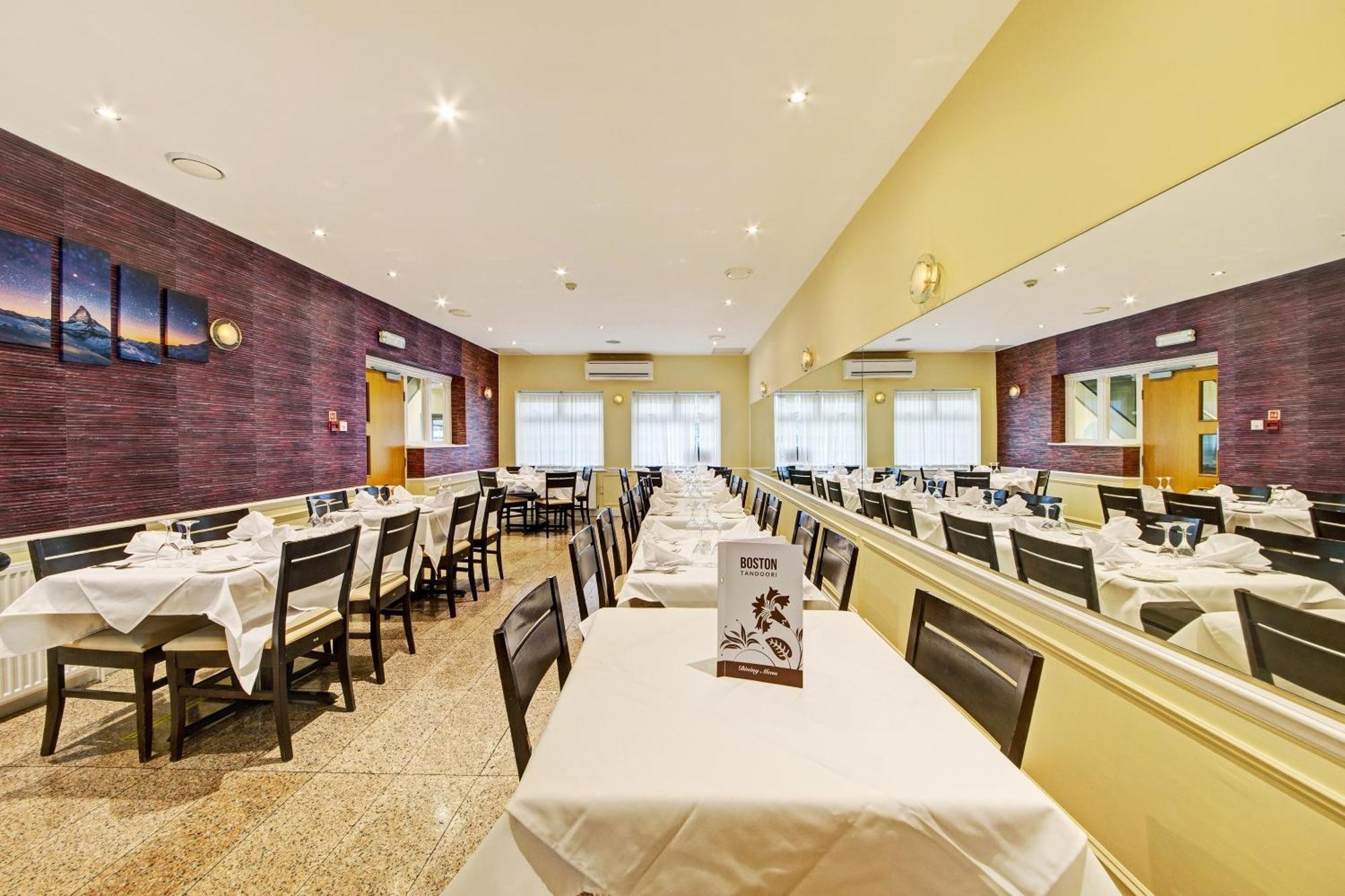 Oyo Bostons Manor Hotel, Hanwell London Greenford  Buitenkant foto