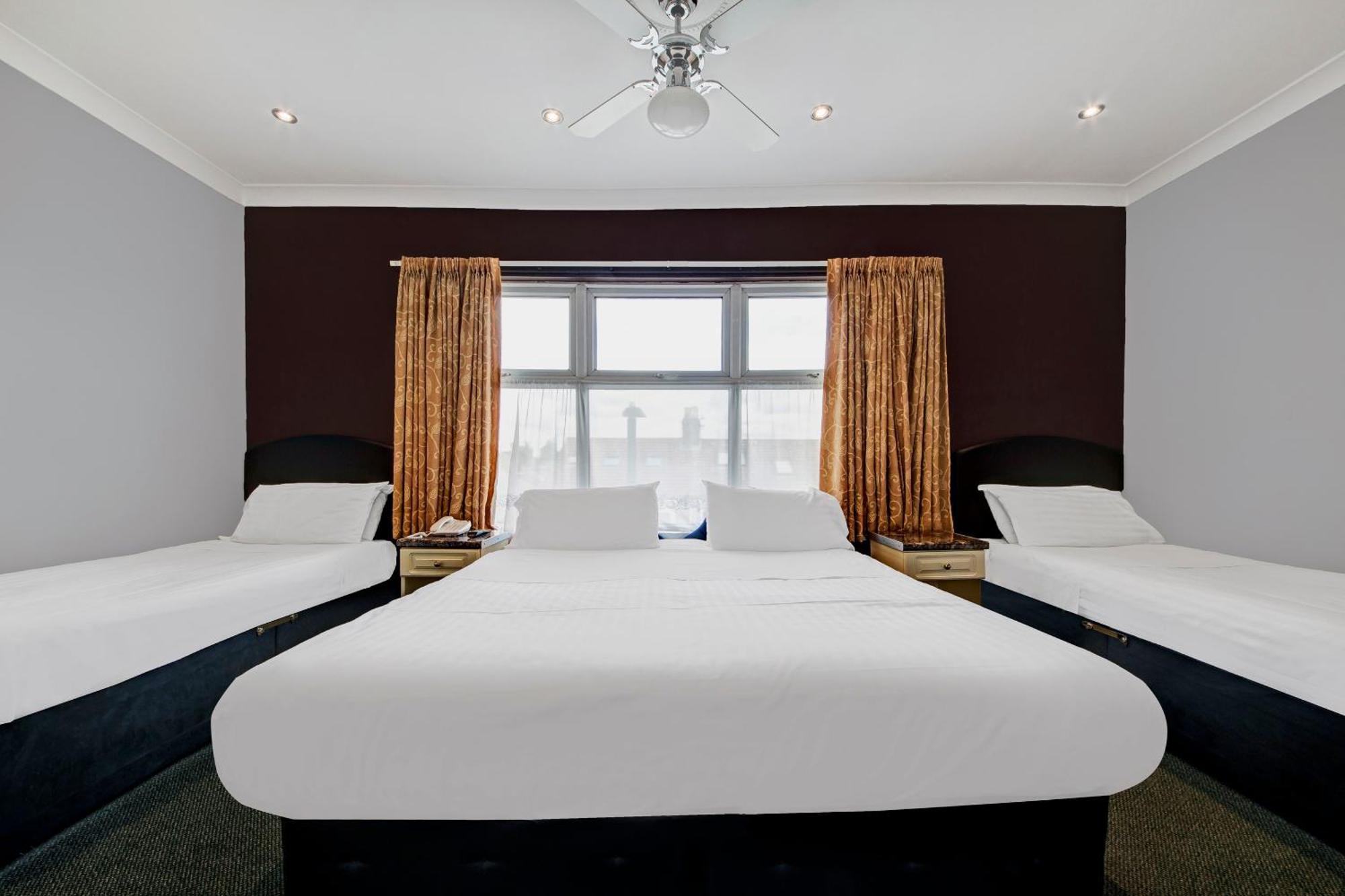 Oyo Bostons Manor Hotel, Hanwell London Greenford  Buitenkant foto