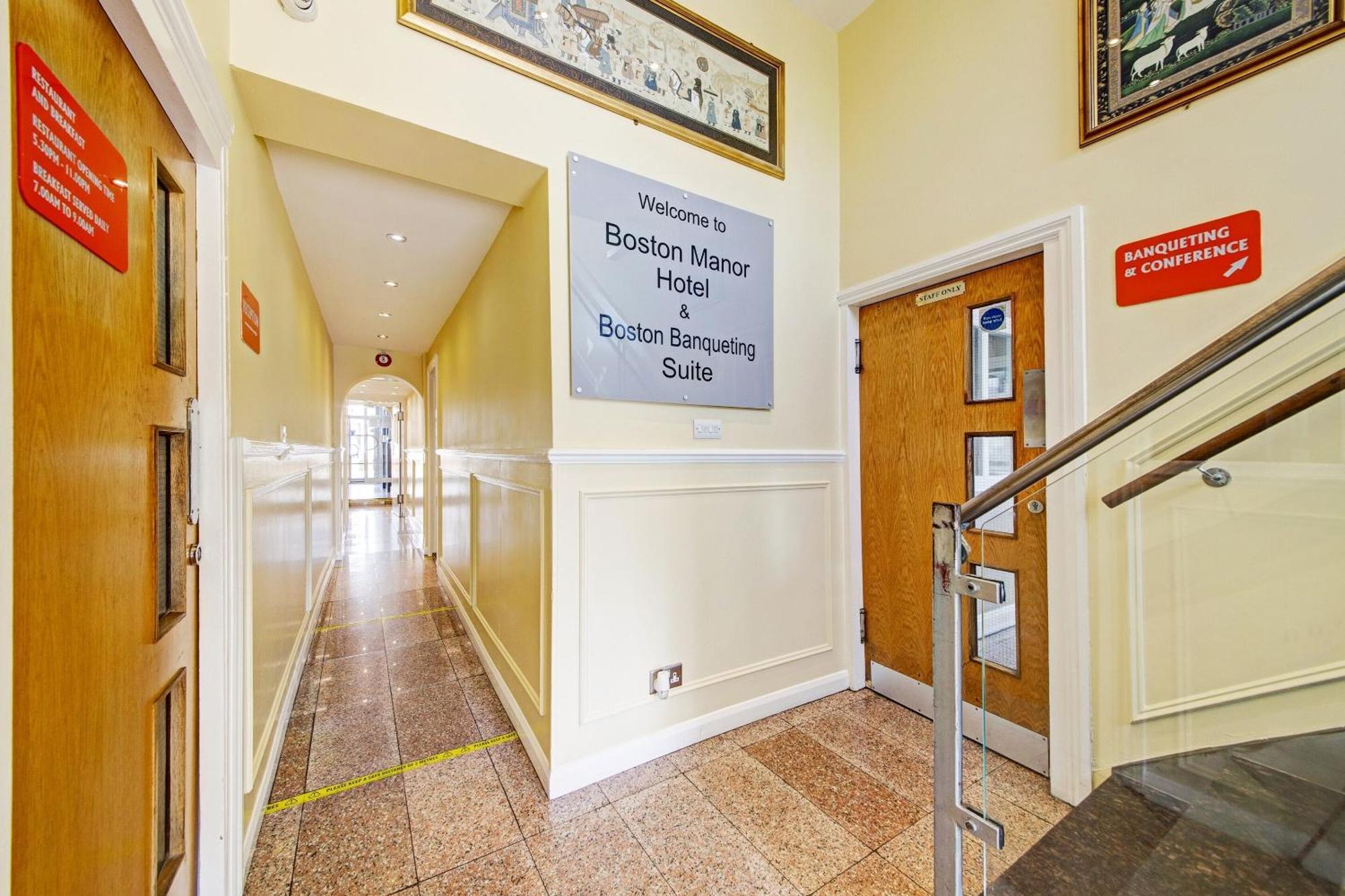 Oyo Bostons Manor Hotel, Hanwell London Greenford  Buitenkant foto