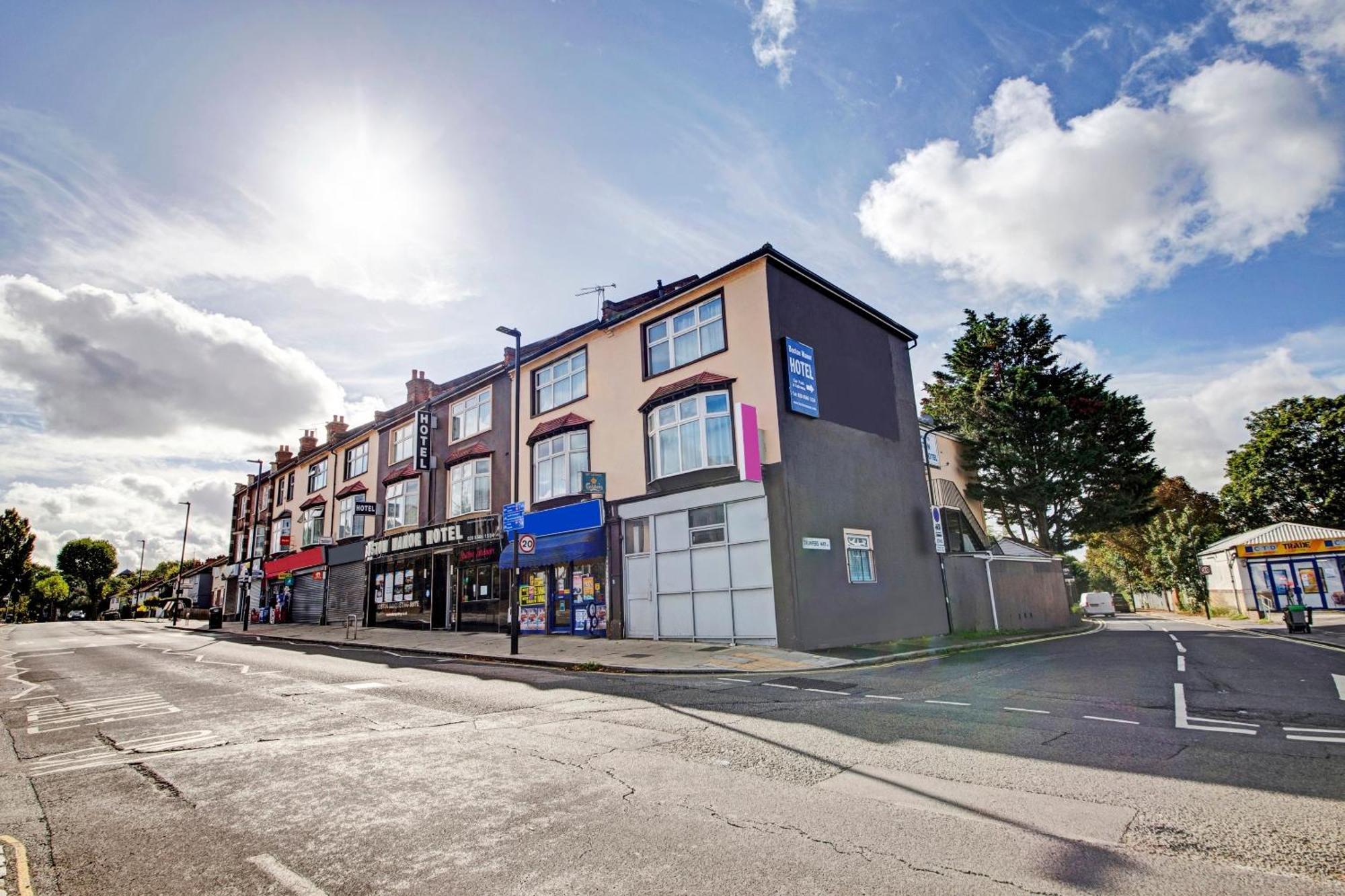 Oyo Bostons Manor Hotel, Hanwell London Greenford  Buitenkant foto