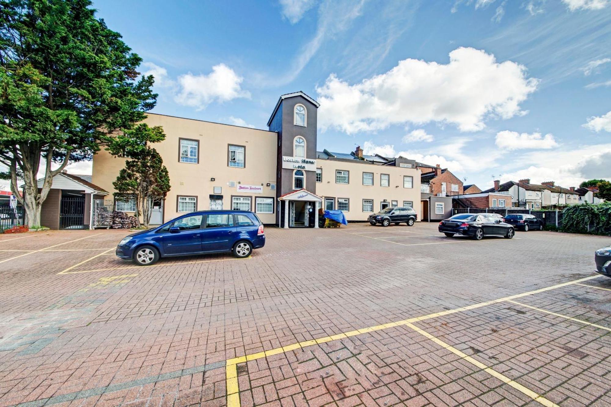 Oyo Bostons Manor Hotel, Hanwell London Greenford  Buitenkant foto