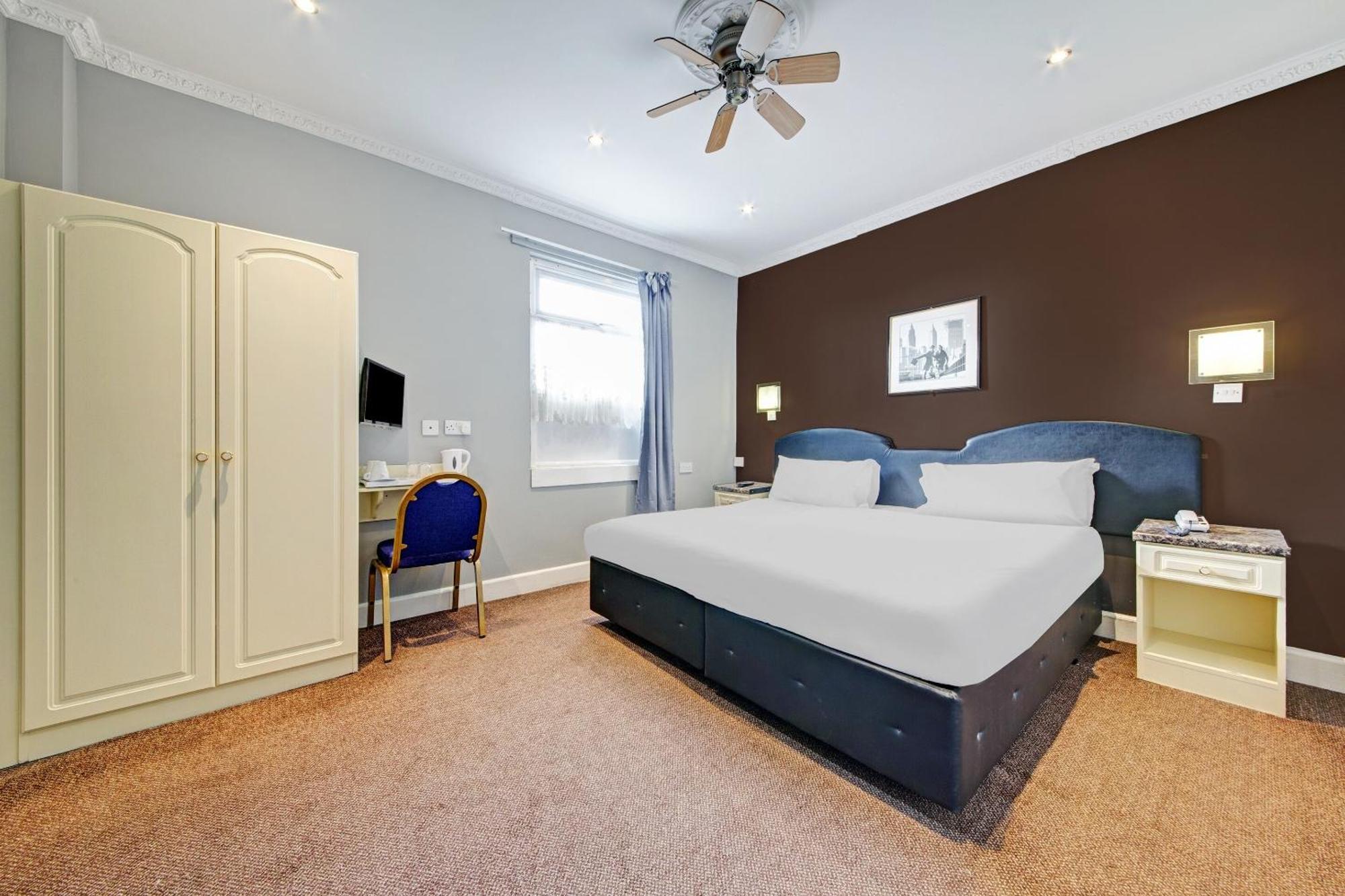Oyo Bostons Manor Hotel, Hanwell London Greenford  Buitenkant foto